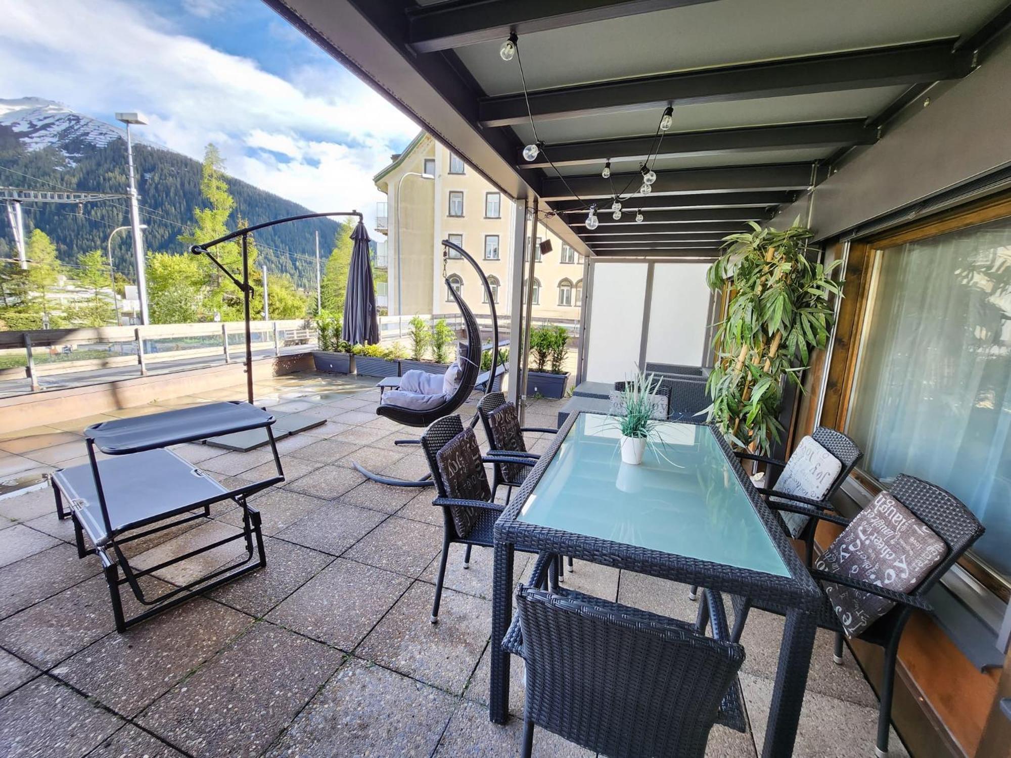 Appartamento 2 Neben Talstation Parsennbahn Und Buenda-lift Mit 60m2 Grosser, Privater Dachterrasse