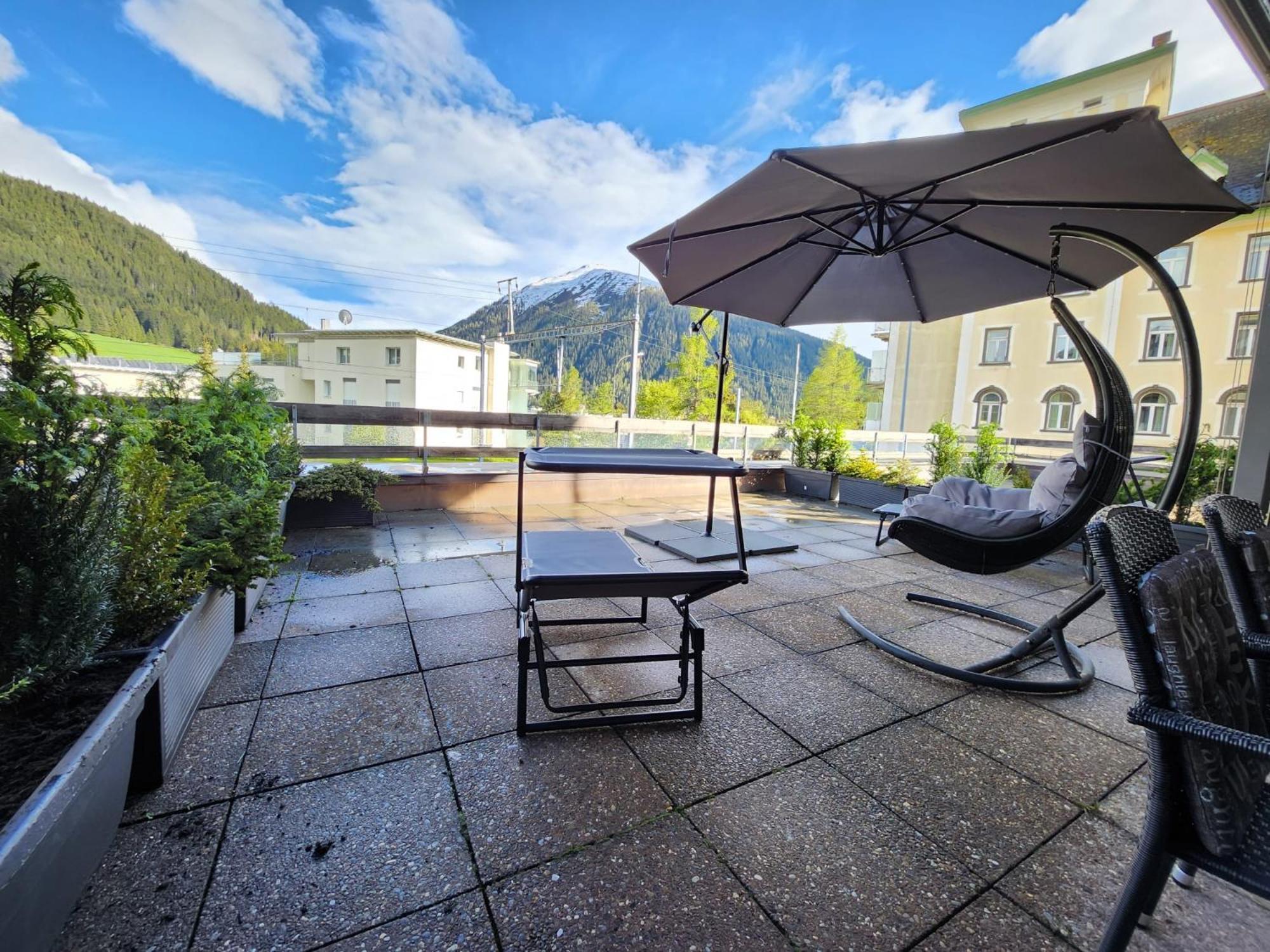 Appartamento 2 Neben Talstation Parsennbahn Und Buenda-lift Mit 60m2 Grosser, Privater Dachterrasse