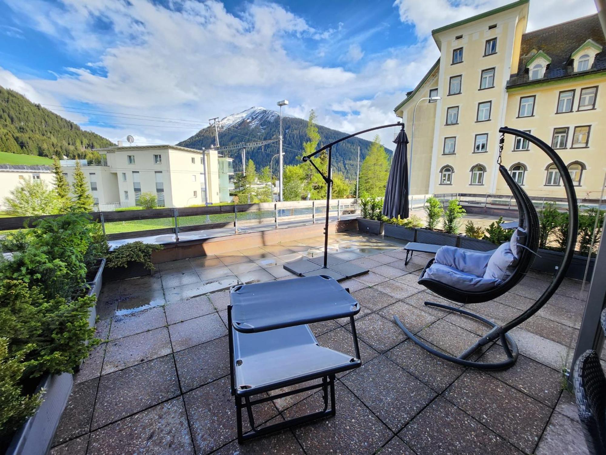 2 Neben Talstation Parsennbahn Und Buenda-lift Mit 60m2 Grosser, Privater Dachterrasse * Davos