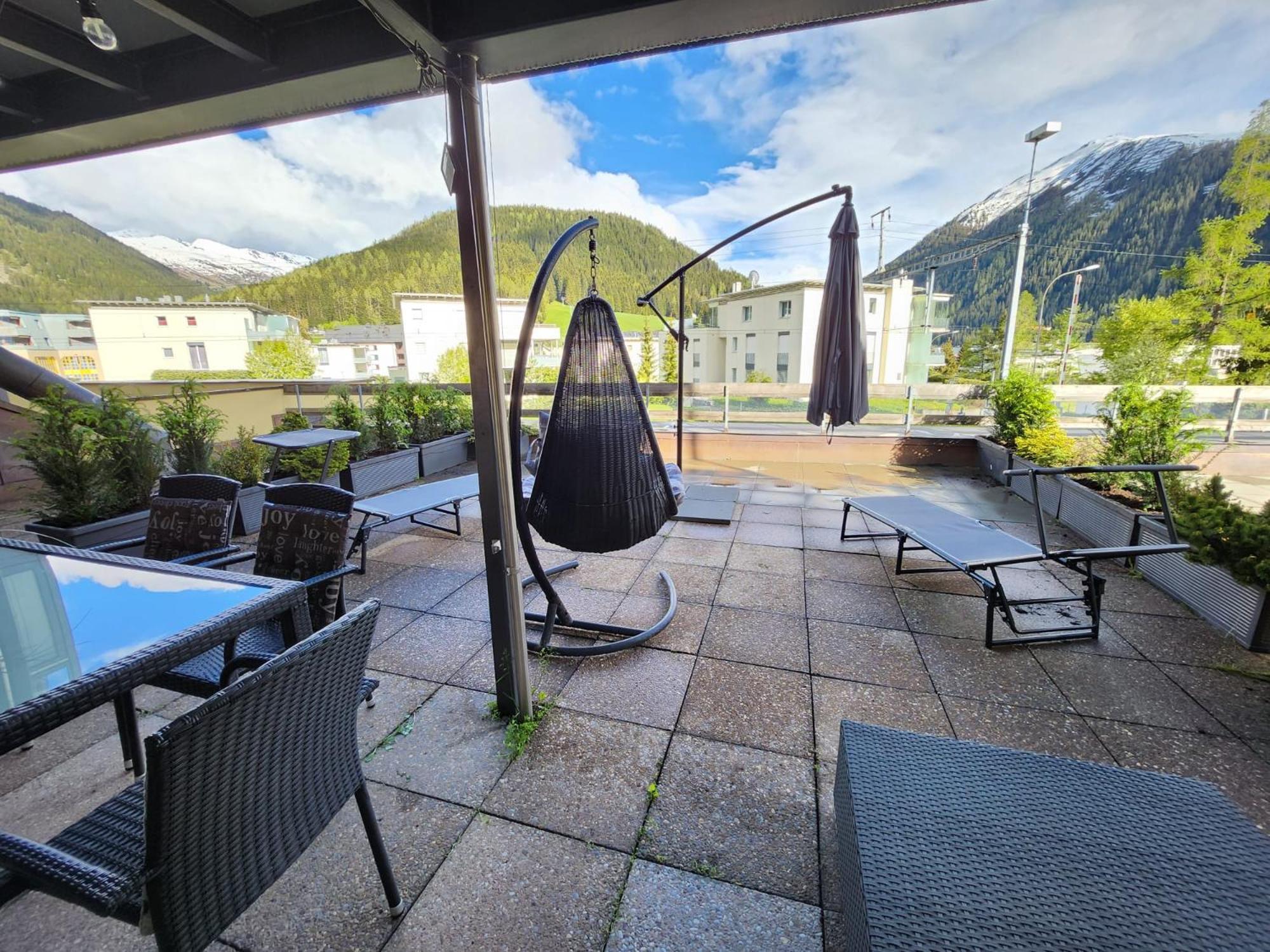 Appartamento 2 Neben Talstation Parsennbahn Und Buenda-lift Mit 60m2 Grosser, Privater Dachterrasse *